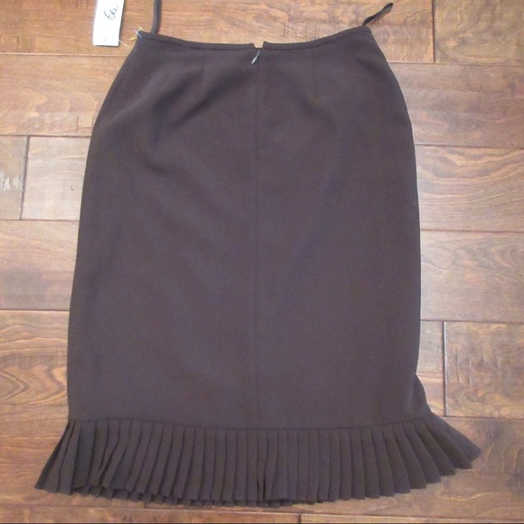 Collections for Le Suit Brown Pleated Hem Skirt - Picture 2 of 2